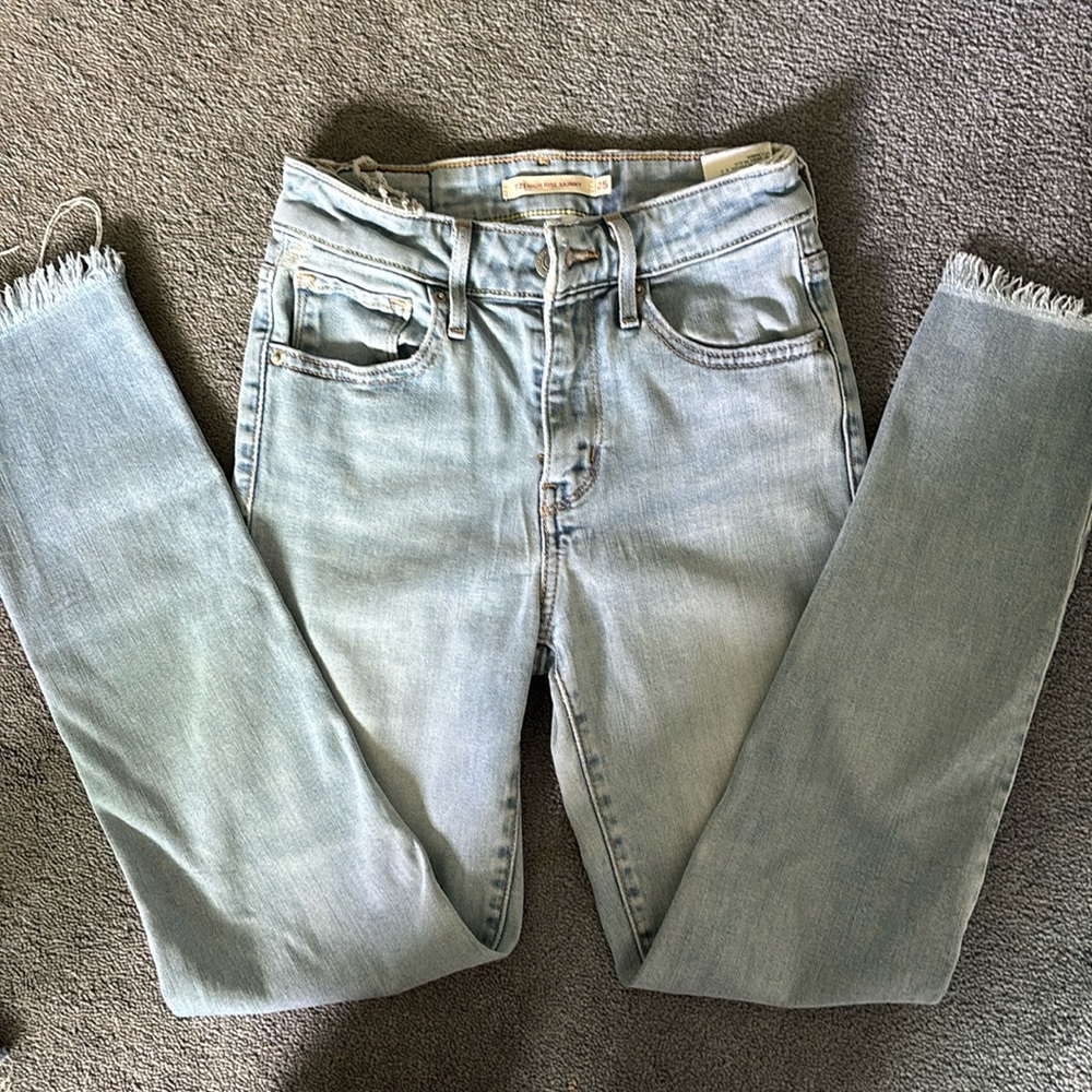 Levi’s light wash jeans